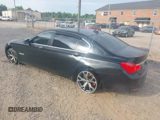 2010 BMW 7 Series 750Li xDrive z VIN WBAKC8C54ACY68974, wystawiony jako IAAI lot #42183526 z przebiegiem 80 415 mil mil oraz . Historia ofert i sprzedaży dostępna na DreamBid. Obrazek 3.