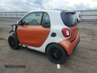 2016 Smart fortwo Passion with VIN WMEFJ5DA0GK060576, listed as a Copart auction lot 55641565 with 99,558 mi miles and Salvage title. Bid and sale history available at DreamBid. Image 2.