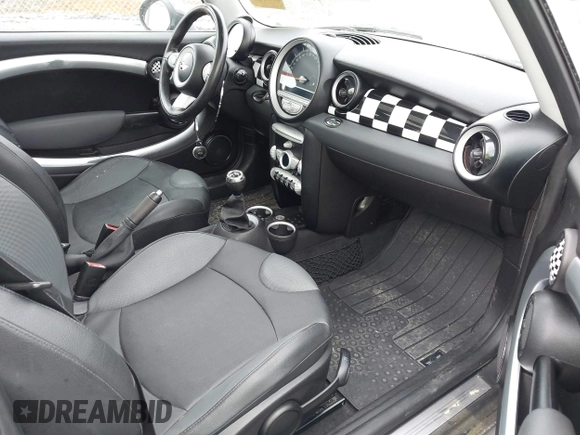 2010 MINI Hardtop with VIN WMWMF3C5XATZ26122, listed as a IAAI auction lot 42377547 with 198,506 mi miles and . Bid and sale history available at DreamBid. Image 5.