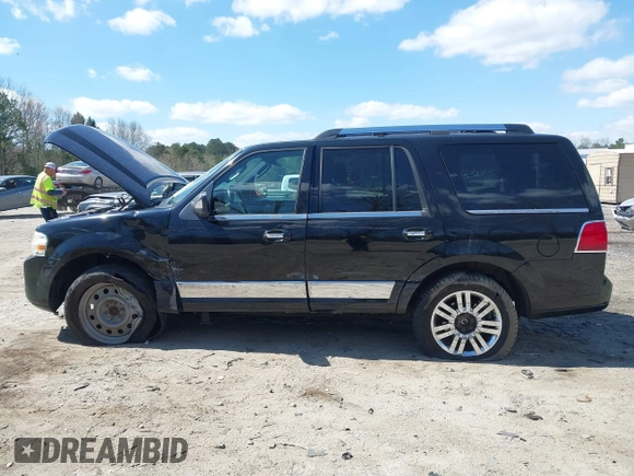 2007 Lincoln Navigator z VIN 5LMFU28547LJ15910, wystawiony jako IAAI lot #41851252 z przebiegiem 296 145 mil mil oraz . Historia ofert i sprzedaży dostępna na DreamBid. Obrazek 14.