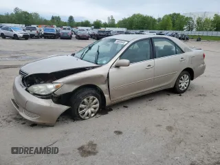 2005 Toyota Camry STD z VIN 4T1BE32K45U071952, wystawiony jako Copart lot #58630645 z przebiegiem 137 758 mil mil oraz Szkoda całkowita • Salvage title. Historia ofert i sprzedaży dostępna na DreamBid. Obrazek 1.