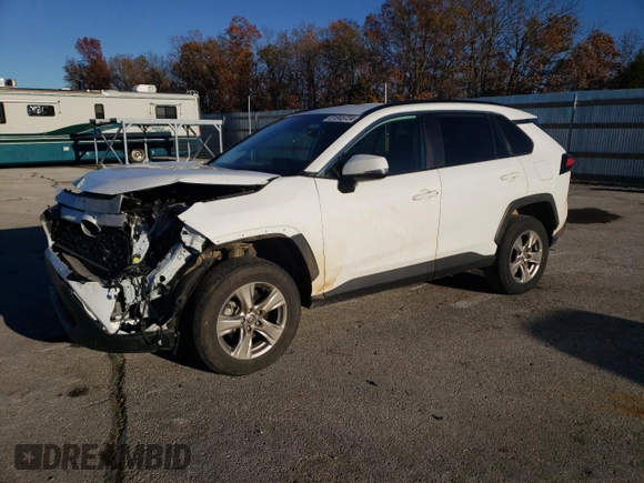 2022 Toyota RAV4 XLE with VIN 2T3P1RFV8NW299890, listed as a Copart auction lot 81045724 with 51,506 mi miles and Salvage title. Bid and sale history available at DreamBid. Image 1.