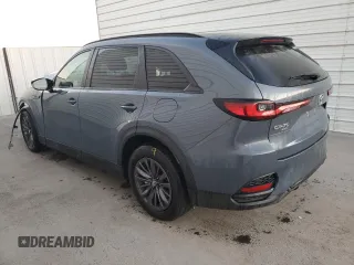 2025 Mazda CX-70 Preferred z VIN JM3KJBHD3S1117097, wystawiony jako Copart lot #81769204 z przebiegiem Nie podano mil oraz Szkody całkowita. Historia ofert i sprzedaży dostępna na DreamBid. Obrazek 2.