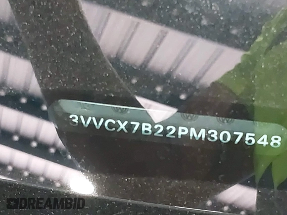 2023 Volkswagen Taos S z VIN 3VVCX7B22PM307548, wystawiony jako IAAI lot #42139747 z przebiegiem 34 299 mil mil oraz . Historia ofert i sprzedaży dostępna na DreamBid. Obrazek 9.