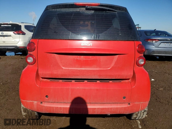 2009 Smart fortwo Pure z VIN WMEEJ31X79K274220, wystawiony jako Copart lot #46529995 z przebiegiem 76 185 mil mil oraz Szkoda całkowita • Salvage title. Historia ofert i sprzedaży dostępna na DreamBid. Obrazek 6.