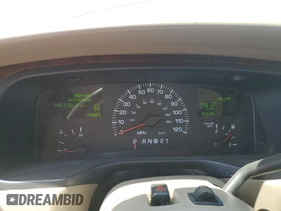 2000 Lincoln Town Car Signature with VIN 1LNHM82W2YY809189, listed as a Copart auction lot 59812665 with 148,236 mi miles and Salvage title. Bid and sale history available at DreamBid. Image 9.