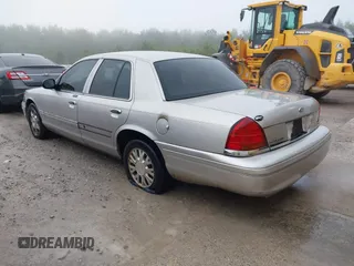 2004 Ford Crown Victoria LX с VIN 2FAFP74WX4X150238, выставлен на аукционе IAAI как лот 42359429 с пробегом 167 658 миль миль и . История ставок и продаж доступна на DreamBid. Изображение 3.