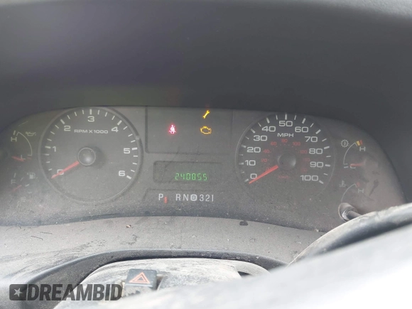 2006 Ford F-250 XL z VIN 1FTSW215X6ED62071, wystawiony jako IAAI lot #42416841 z przebiegiem 240 855 mil mil oraz . Historia ofert i sprzedaży dostępna na DreamBid. Obrazek 7.