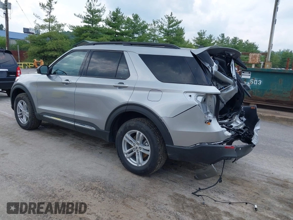 2024 Ford Explorer XLT with VIN 1FMSK8DH4RGA44567, listed as a IAAI auction lot 39950326 with 744 mi miles. Bid and sale history available at carsss.com. Image 3.