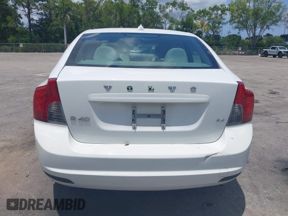 2010 Volvo S40 z VIN YV1382MS1A2502044, wystawiony jako IAAI lot #42189521 z przebiegiem 237 777 mil mil oraz . Historia ofert i sprzedaży dostępna na DreamBid. Obrazek 16.