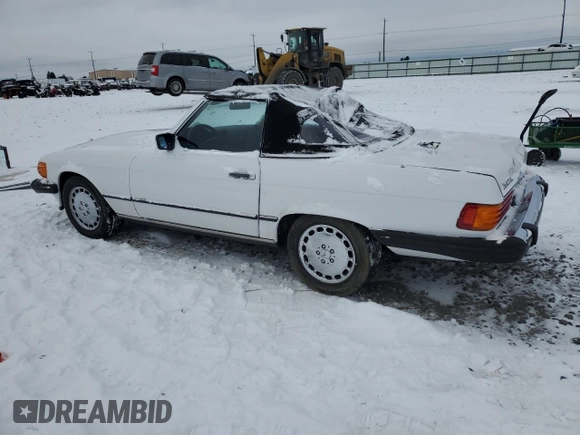 1986 Mercedes-Benz 560 SL z VIN WDBBA48D8GA042178, wystawiony jako Copart lot #41809525 z przebiegiem 80 788 mil mil oraz Szkody całkowita. Historia ofert i sprzedaży dostępna na DreamBid. Obrazek 2.