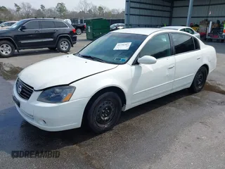 2006 Nissan Altima 2.5 with VIN 1N4AL11D06N329835, listed as a IAAI auction lot 41756507 with 152,803 mi miles. Bid and sale history available at carsss.com. Image 2.