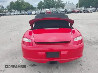 2006 Porsche Boxster с VIN WP0CA29866U712142, выставлен на аукционе IAAI как лот 42423093 с пробегом 57 057 миль миль и . История ставок и продаж доступна на DreamBid. Изображение 16.
