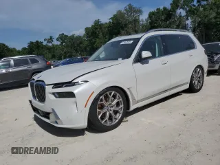 2025 BMW X7 xDrive40i z VIN 5UX23EM05S9W54965, wystawiony jako Copart lot #53542995 z przebiegiem 2 472 mil mil oraz Szkoda całkowita • Salvage title. Historia ofert i sprzedaży dostępna na DreamBid. Obrazek 1.
