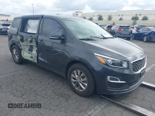 2019 Kia Sedona LX with VIN KNDMB5C13K6558924, listed as a IAAI auction lot 41500666 with 82,812 mi miles. Bid and sale history available at carsss.com. Image 1.
