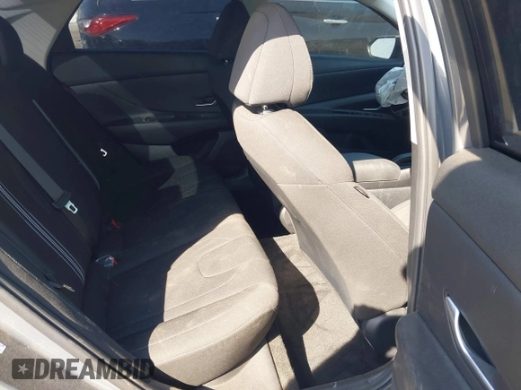 2024 Hyundai Elantra SEL z VIN KMHLM4DG1RU755188, wystawiony jako IAAI lot #41857576 z przebiegiem 18 183 mil mil oraz . Historia ofert i sprzedaży dostępna na DreamBid. Obrazek 8.