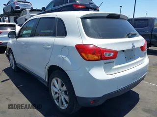 2015 Mitsubishi Outlander SE z VIN 4A4AP4AU3FE011443, wystawiony jako IAAI lot #42244247 z przebiegiem 127 184 mil mil oraz . Historia ofert i sprzedaży dostępna na DreamBid. Obrazek 3.