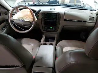 2003 Ford Explorer z VIN 1FMZU84K33ZB53800, wystawiony jako Copart lot #46228105 z przebiegiem 185 178 mil mil oraz Nie do naprawy • Non repairable. Historia ofert i sprzedaży dostępna na DreamBid. Obrazek 8.