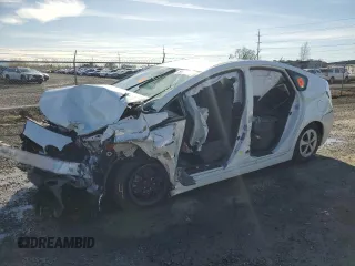 2014 Toyota Prius Four z VIN JTDKN3DU0E1817107, wystawiony jako Copart lot #50082395 z przebiegiem Nie podano mil oraz Szkoda całkowita • Salvage title. Historia ofert i sprzedaży dostępna na DreamBid. Obrazek 1.
