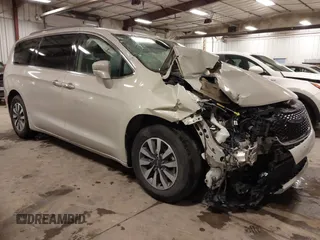 2021 Chrysler Pacifica Touring L with VIN 2C4RC1BG7MR531772, listed as a IAAI auction lot 41834392 with 156,123 mi miles and . Bid and sale history available at DreamBid. Image 1.