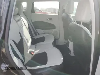 2019 Jeep Compass Latitude z VIN 3C4NJCBB5KT652654, wystawiony jako Copart lot #49722665 z przebiegiem 97 163 mil mil oraz Szkoda całkowita • Salvage title. Historia ofert i sprzedaży dostępna na DreamBid. Obrazek 10.