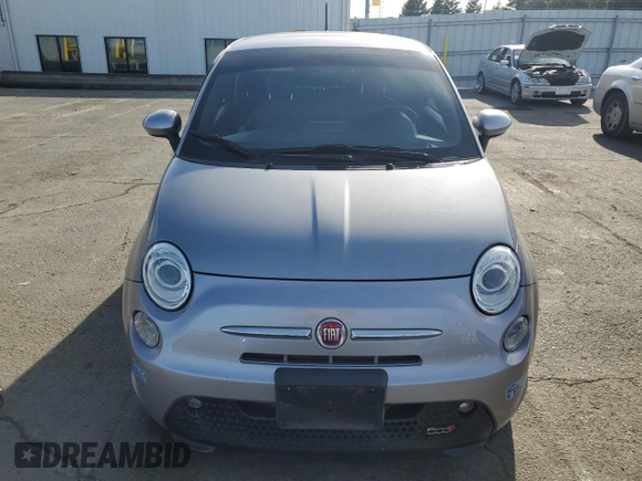 2016 FIAT 500e z VIN 3C3CFFGE9GT197803, wystawiony jako Copart lot #50646875 z przebiegiem 55 315 mil mil oraz Szkoda całkowita • Salvage title. Historia ofert i sprzedaży dostępna na DreamBid. Obrazek 5.