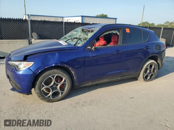 2022 Alfa Romeo Stelvio Sprint z VIN ZASPAKAN3N7D42064, wystawiony jako Copart lot #57510385 z przebiegiem Nie podano mil oraz Tytuł czysty. Historia ofert i sprzedaży dostępna na DreamBid. Obrazek 1.