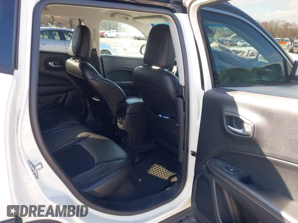 2018 Jeep Compass Latitude z VIN 3C4NJDBB9JT436746, wystawiony jako IAAI lot #41857850 z przebiegiem 126 610 mil mil oraz . Historia ofert i sprzedaży dostępna na DreamBid. Obrazek 8.