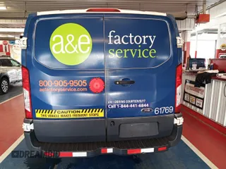 2016 Ford Transit Cargo z VIN 1FTYE1YM8GKB19172, wystawiony jako IAAI lot #42788511 z przebiegiem 143 978 mil mil oraz . Historia ofert i sprzedaży dostępna na DreamBid. Obrazek 4.