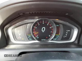 2014 Volvo XC60 R-Design Premier Plus z VIN YV4902DZ6E2554664, wystawiony jako Copart lot #49223065 z przebiegiem 144 744 mil mil oraz Nie do naprawy • Non repairable. Historia ofert i sprzedaży dostępna na DreamBid. Obrazek 9.