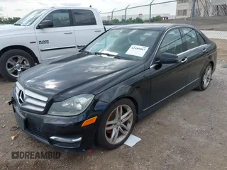2012 Mercedes-Benz C 300 Sport z VIN WDDGF8BB9CR208314, wystawiony jako IAAI lot #42489087 z przebiegiem 117 601 mil mil oraz . Historia ofert i sprzedaży dostępna na DreamBid. Obrazek 6.