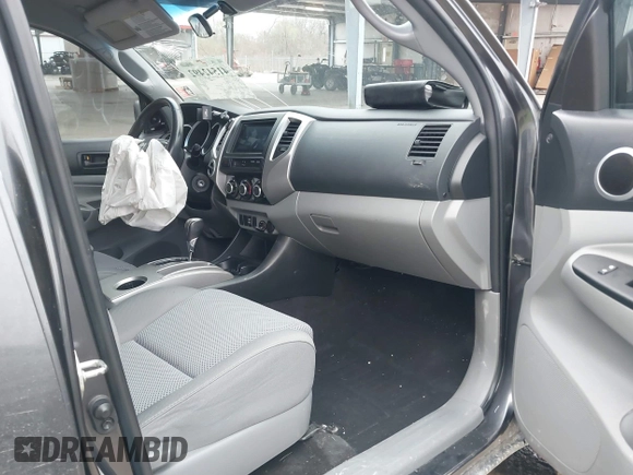 2014 Toyota Tacoma z VIN 3TMMU4FN9EM066292, wystawiony jako IAAI lot #41542492 z przebiegiem 122 308 mil mil oraz . Historia ofert i sprzedaży dostępna na DreamBid. Obrazek 5.