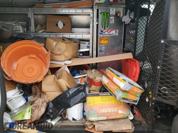 2003 GMC Savana Cargo z VIN 1GTHG35U831199213, wystawiony jako Copart lot #86549414 z przebiegiem Nie podano mil oraz Szkody całkowita. Historia ofert i sprzedaży dostępna na DreamBid. Obrazek 11.