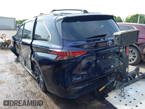 2021 Toyota Sienna XSE with VIN 5TDDRKEC9MS045558, listed as a IAAI auction lot 42428440 with 65,973 mi miles and . Bid and sale history available at DreamBid. Image 3.