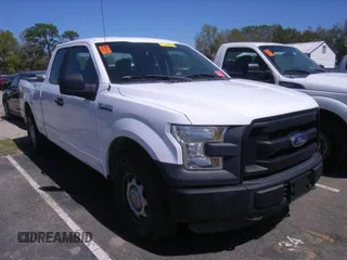 2016 Ford F-150 XLT with VIN 1FTFX1EF8GKF49694, listed as a IAAI auction lot 41940403 with 230,301 mi miles. Bid and sale history available at carsss.com. Image 1.