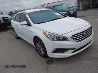 2016 Hyundai Sonata SE z VIN 5NPE24AF1GH352379, wystawiony jako IAAI lot #42046054 z przebiegiem 154 561 mil mil oraz . Historia ofert i sprzedaży dostępna na DreamBid. Obrazek 1.