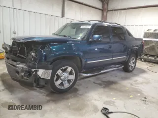 2005 Chevrolet Avalanche Z66 with VIN 3GNEC12Z05G110202, listed as a Copart auction lot 82638824 with 208,621 mi miles and Salvage Title. Bid and sale history available at carsss.com. Image 1.
