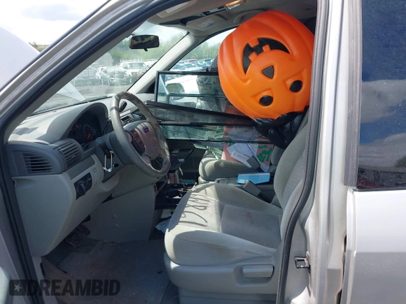 2004 Ford Freestar SE z VIN 2FMDA51694BA26109, wystawiony jako IAAI lot #42207309 z przebiegiem 124 934 mil mil oraz . Historia ofert i sprzedaży dostępna na DreamBid. Obrazek 5.