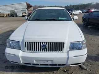 2009 Mercury Grand Marquis LS z VIN 2MEHM75V69X627304, wystawiony jako IAAI lot #41623041 z przebiegiem 137 970 mil mil oraz . Historia ofert i sprzedaży dostępna na DreamBid. Obrazek 12.