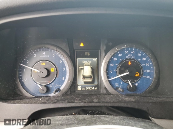 2015 Toyota Sienna XLE with VIN 5TDYK3DC7FS647939, listed as a Copart auction lot 60900055 with 249,551 mi miles and Clean title. Bid and sale history available at DreamBid. Image 9.