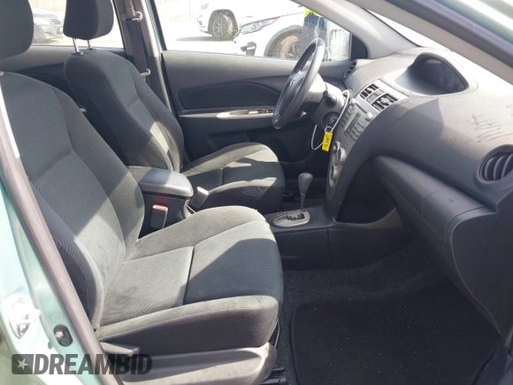 2009 Toyota Yaris z VIN JTDBT903091303947, wystawiony jako IAAI lot #42155269 z przebiegiem 64 484 mil mil oraz . Historia ofert i sprzedaży dostępna na DreamBid. Obrazek 5.