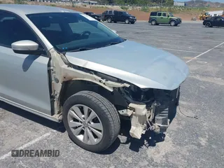 2011 Volkswagen Jetta SE with VIN 3VWDZ7AJXBM372921, listed as a IAAI auction lot 42226390 with 265,452 mi miles and . Bid and sale history available at DreamBid. Image 20.