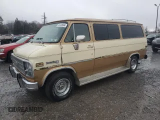 1981 Chevrolet Chevy Van z VIN 1G8EG25L4B7106150, wystawiony jako Copart lot #84432694 z przebiegiem 77 928 mil mil oraz Czysty tytuł • Clean title. Historia ofert i sprzedaży dostępna na DreamBid. Obrazek 1.