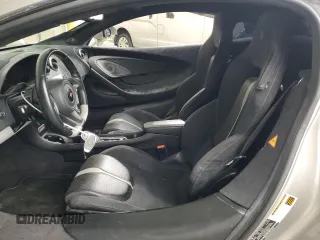 2017 McLaren 570S z VIN SBM13DAA7HW003763, wystawiony jako Copart lot #57582895 z przebiegiem 43 165 mil mil oraz Szkody całkowita. Historia ofert i sprzedaży dostępna na DreamBid. Obrazek 7.