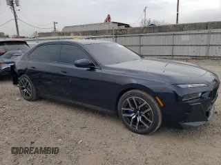 2023 BMW i7 xDrive60 z VIN WBY53EJ0XPCN41041, wystawiony jako Copart lot #47392304 z przebiegiem 5873 mil mil oraz . Historia ofert i sprzedaży dostępna na DreamBid. Obrazek 4.