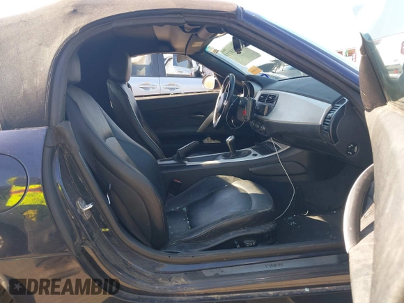 2006 BMW Z4 3.0i with VIN 4USBU33526LW58409, listed as a IAAI auction lot 42241927 with 126,347 mi miles and . Bid and sale history available at DreamBid. Image 5.