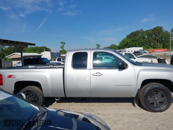 2013 Chevrolet Silverado 1500 LTZ with VIN 1GCRKTE78DZ264027, listed as a IAAI auction lot 42214045 with 215,968 mi miles and . Bid and sale history available at DreamBid. Image 13.