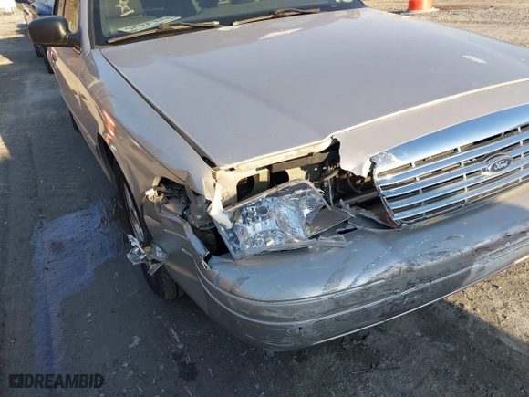 2005 Ford Crown Victoria LX with VIN 2FAFP74W85X121984, listed as a IAAI auction lot 41427678 with 113,437 mi miles. Bid and sale history available at carsss.com. Image 6.