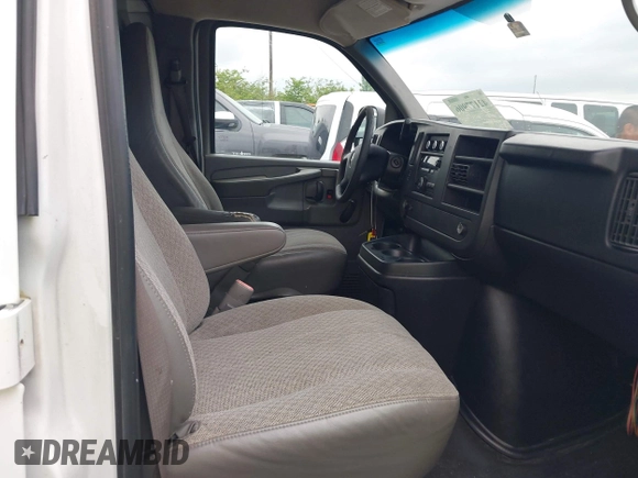 2013 Chevrolet Express Cargo z VIN 1GCWGFBA5D1110640, wystawiony jako IAAI lot #42177906 z przebiegiem 204 672 mil mil oraz . Historia ofert i sprzedaży dostępna na DreamBid. Obrazek 5.