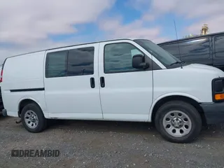 2013 Chevrolet Express Cargo z VIN 1GCSGAFX7D1179068, wystawiony jako IAAI lot #42416117 z przebiegiem 203 041 mil mil oraz . Historia ofert i sprzedaży dostępna na DreamBid. Obrazek 13.